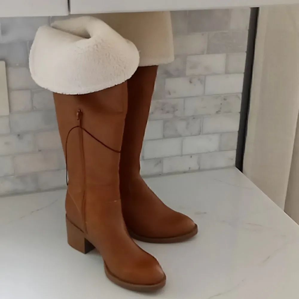 A. n.a a new approach boots new with tags size 7